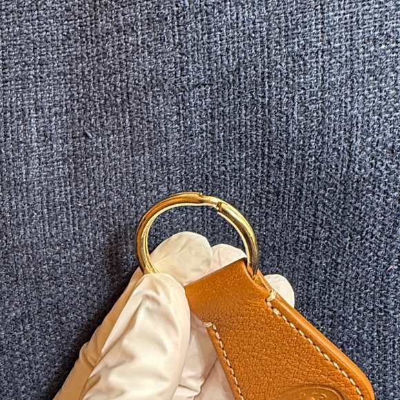 Dooney & Bourke Camel Leather Key Holder engraved with initials DB - Picture 7 of 7